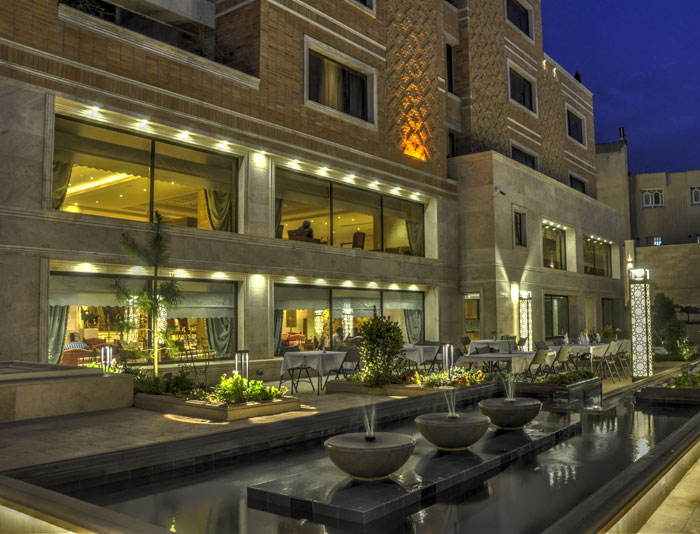 نمای هتل هتل زندیه شیراز